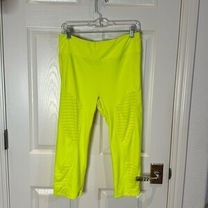 R8 neon yellow capri leggings.
